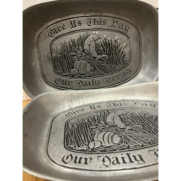 2x Wilton Columbia PA Distressed Bible Pewter ~ Give Us This Day Our Daily Bread - Picture 2 of 7